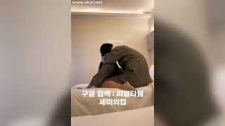 남자들은 이상하게 내 안에 싸고 나면 내 입에 돈을 물려줘