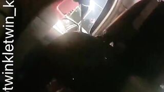택시 안에서 다리 벌리고 기사한테 씹질 받는 년 (1)