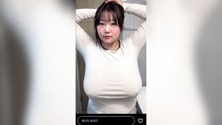 노브라로 스토리 올리는 거유녀