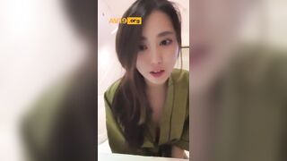 이쁜년 술마시고 라방 [옆에 친구 자는데]