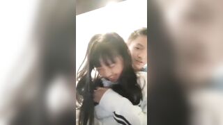 동생 발육 확인하는 오빠