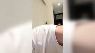 신태일 인스타 라방에서 여자두명 목조르기, 레즈플 키스 방송 20250708