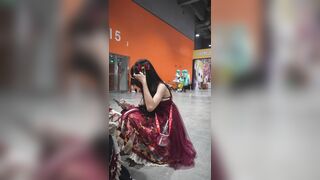【xxn-233】红色国风lo裙美女逛街..超薄白丝配蓝白格子内裤[某房原版] ipcam 1