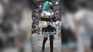 【xxn-230】制服jk小姐姐和同伴逛街..黑色过膝袜配白内前后拍[某房原版] ipcam 2