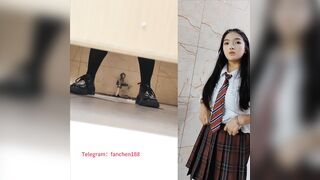 最新流出❤️極上トイレ撮影新シリーズ❤️高価値女神のおしっこ正面撮影フラッシュライトフィルライトでHD接写美女が雲のように眩しい ipcam 2 (18)