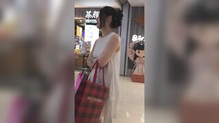 (BC-AA-520)通透白裙少妇逛街..性感蕾丝窄内包不住黑B ipcam