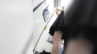 125 - 1人は黒、1人は白、2人はドレスを着た若い女性で、両者とも白い下着を着用しています ipcam 1