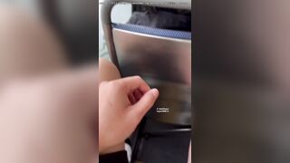 버스 맨 뒷 좌석에서 여친 구두에 한발