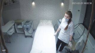 ロシアの女の子のお尻脱毛サロン。 ハッキングされた CCTV ipcam 7