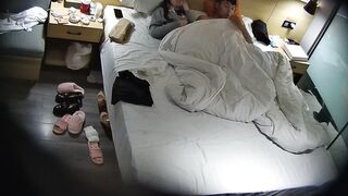 10-19 ホテル HD 隠しカメラ映像 ❤️ 最高級のコントラストの雌犬、メガネをかけた後輩の女の子が熟練した小娘のように彼氏にトレーニングされ ipcam (22)
