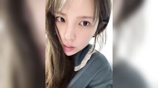 얼굴도 몸도 이쁜 얼공녀 자취방에서 자위 (1)