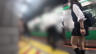 狂信者 #135【★5】清楚系美女のパンツずらして指入れ、疑似手コキ、降り際スカート捲ってパンツ丸見えに voyeur jp
