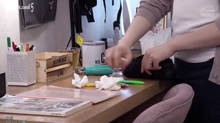 DANDY-893 Insertion in 10 seconds once they're alone! A lustful, education-obsessed mother grabs the handsome tutor's dick while her son is  Reducing Mosaic JAV