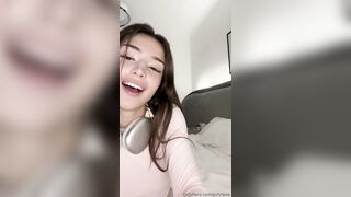 Girlylana Pleasures Her Horny Pussy In Bed OnlyFans