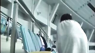 水泳大会は人が多すぎるので観客席で着替えます　S voyeur jp 01-180426