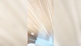 最新の流出トイレカメラ映像には、オフィスビルの女性用トイレに忍び込むマスターが映っている❤️ 黒い革靴、毛皮のコート、眼鏡をかけた女の子をフ toilet 05-200426