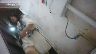 ❤️新たに流出✅ カジュアルなトイレショット（パート3）「巨乳美女」 toilet 25-250426