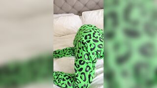 Scarlet.Vas Jiggles Her Lusty Ass On The Bed OnlyFans