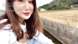 (한국야동) 미꾸라지 잡다가 젖탱이 노출한 그릴래영 korean porn vip