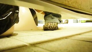 下撮り専門 潜入撮！女子便所を下からノゾク Vol.03-04 voyeur jp 160526