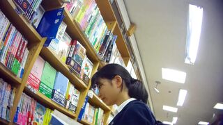 【お尻突き出し】制服JKパンチラ逆さ撮り01 voyeur jp 160526