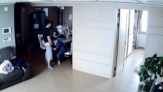 (한국야동) 거실에서 사까시 즐기는 부부 korean porn vip