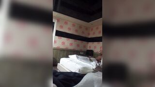 (한국야동) 멸치 아재와 초짜 출장녀 korean porn vip