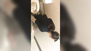 【レア】某ショップ★制服姿が多い午後４時の♥女子トイレ盗撮♥ JK 編 008 voyeur jp 170526