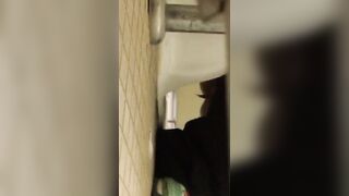 【期間限定】とある学校の女子トイレ風景 voyeur jp 170526 01