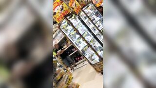４人のお姉さん-ママさんの逆さパンチラ動画-静止画-おまけ有り-１３１ voyeur jp 01-190526