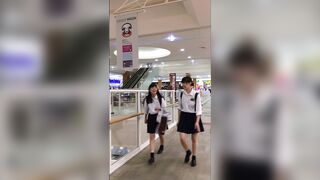 ４人のｊｋ風のはみ出し-見せ-逆さパンチラ動画-画像付き-おまけ２点付き-０５６ voyeur jp 01-190526