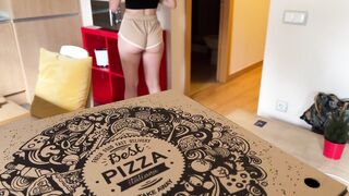 Sarah Roomie Pleasures The Delivery Guy Until He Cums OnlyFans