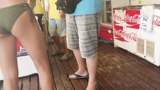 4ｋ生尻-海水浴場お散歩-生なまハミ尻素人ビキニギャル10人超え voyeur jp