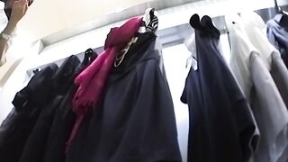 20 ベージュワンピ店員さん 白パンツ voyeur jp