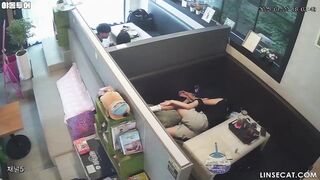 [신작] 군인 두 명이 여자친구와 데이트를 하고 있었다. 군 복무 중 몇 달 동안 성관계를 갖지 않았던 한 군인은 갑자기 성욕이 폭발하여 손가락을 korean porn vip ipcam