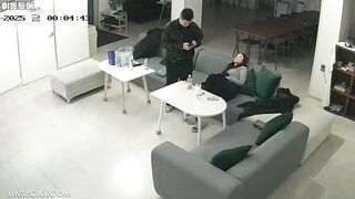 [신작] 재벌 남자의 새로운 데이트 상대_ 두 사람은 두 시간 동안 뜨거운 밤을 보냈다. 여자는 처음에는 내성적이었지만, 불이 꺼지자 완전히 korean porn vip ipcam