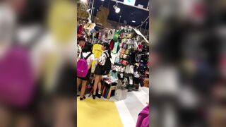 お嬢さんの逆さパンチラ動画 静止画 １１４ voyeur jp 01