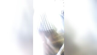 新作 顔出しパンチラ盗撮 olさん 開脚の股間に水色の柄パンツ 超接近撮影 voyeur jp